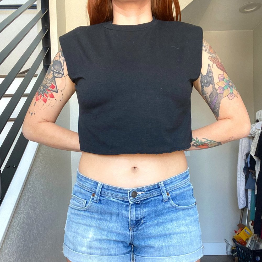 Black Cut-Off Crop Top w/Shoulder Pads